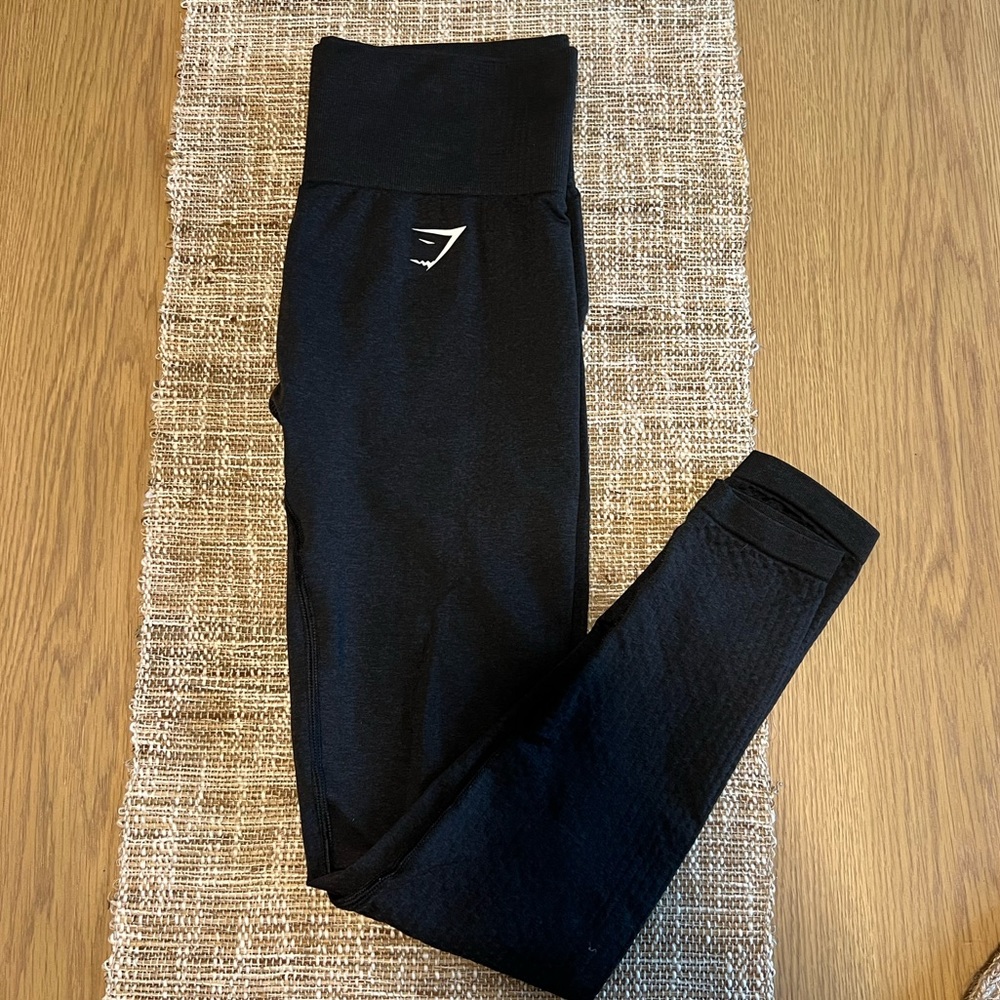 Gym shark leggings